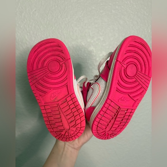 Jordan 1 Mid Hyper Pink White 7C - Picture 5 of 7